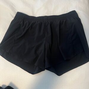 Athleta hustle shorts 4.5 size Large black